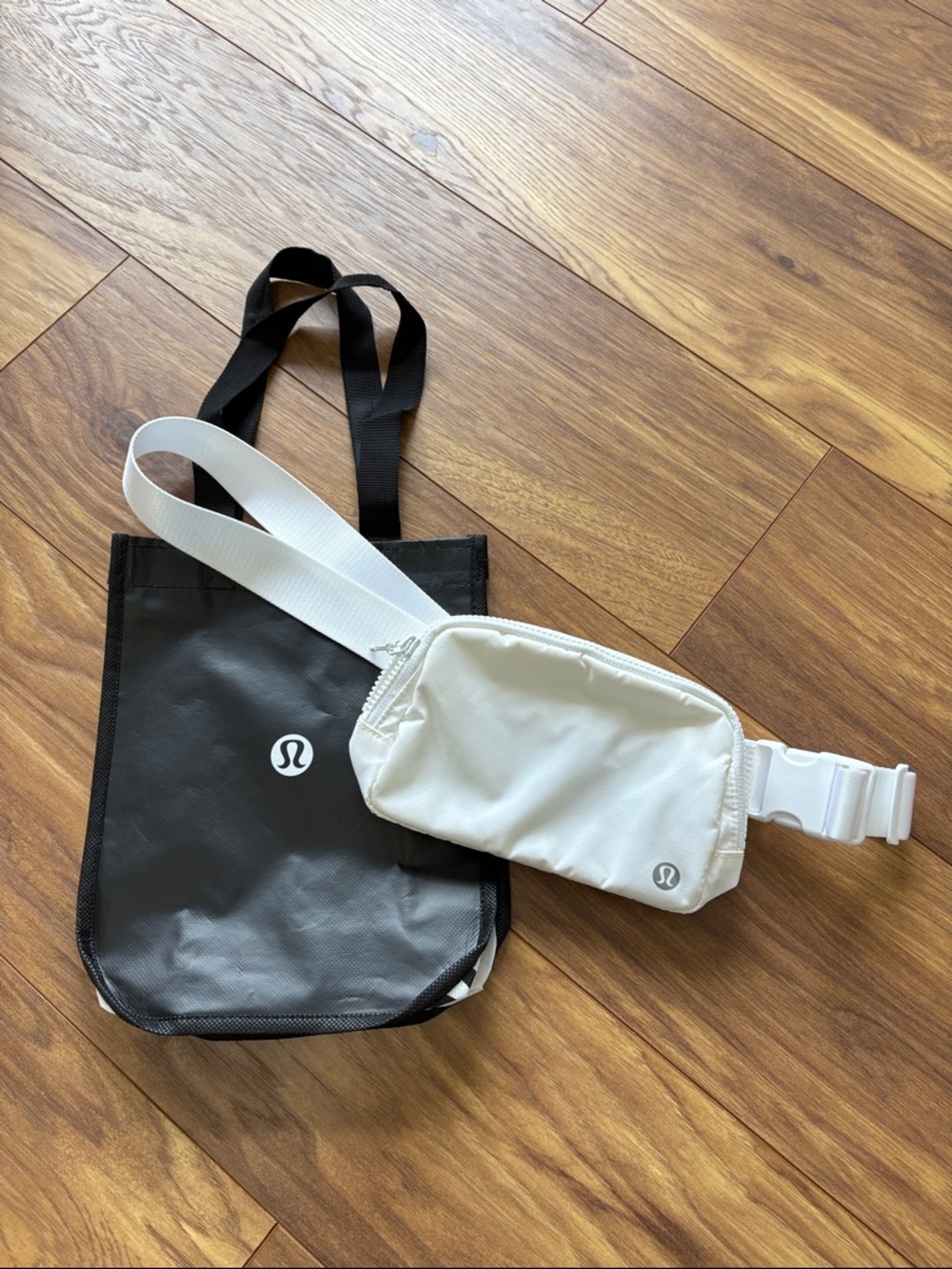 Lululemon Women’s White Belt Bag